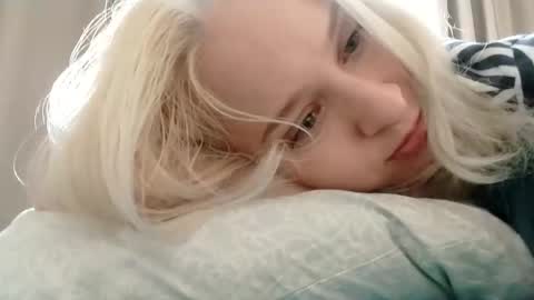 Mila 420 online show from April 3, 2026, 8:01 am