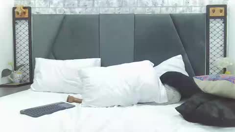 mila_adamss online show from February 12, 2025, 2:21 pm