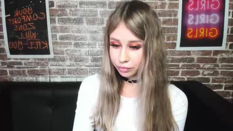 Snapshot of mila_camilla chatting on September 27, 2025, 1:54 am Camilla online show from September 27, 2025, 1:54 am