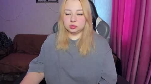 Mila shy sensual person  online show from November 12, 2025, 8:59 am