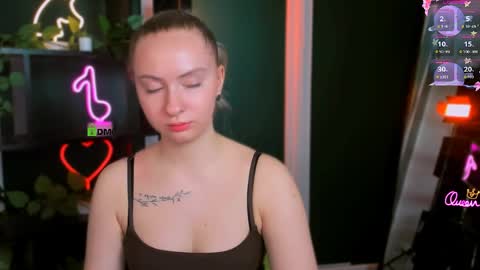 mila_glow online show from April 5, 2026, 6:38 pm