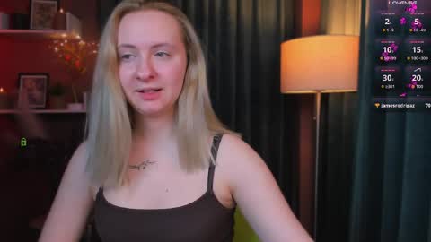 mila_glow online show from April 16, 2026, 9:39 pm