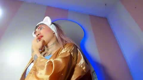 Snapshot of mila_leon chatting on February 27, 2026, 2:55 am Mila online show from February 27, 2026, 2:55 am