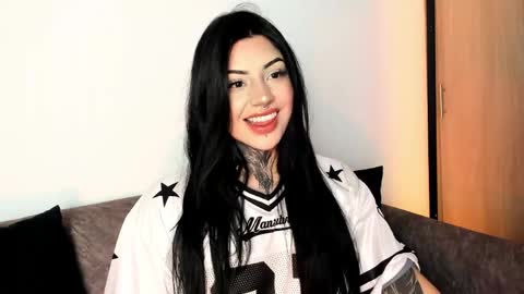 Snapshot of mila_monty__ chatting on May 5, 2026, 3:03 am online show from May 5, 2026, 3:03 am