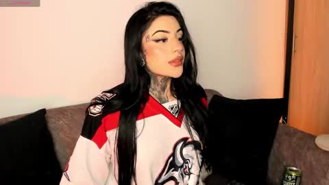 Snapshot of mila_monty__ chatting on May 8, 2026, 3:45 am online show from May 8, 2026, 3:45 am