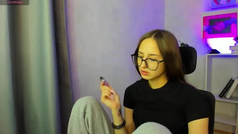 Snapshot of mila_niki chatting on November 20, 2025, 1:50 am mila_niki online show from November 20, 2025, 1:50 am