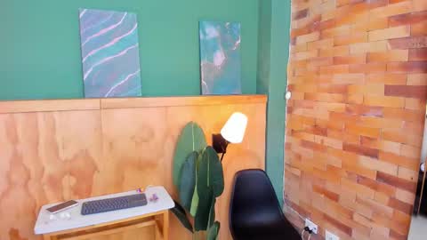 Mila and samy online show from December 16, 2025, 12:10 pm