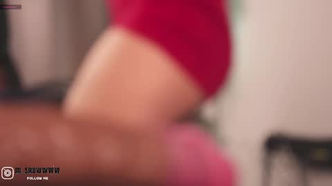 M I L A  online show from September 19, 2025, 1:01 pm