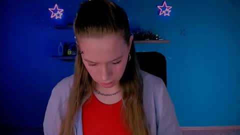 Snapshot of mila_sun__ chatting on March 5, 2026, 8:32 am mila_sun__ online show from March 5, 2026, 8:32 am