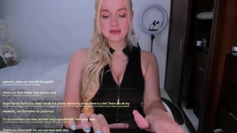 Mila online show from December 1, 2025, 11:10 pm