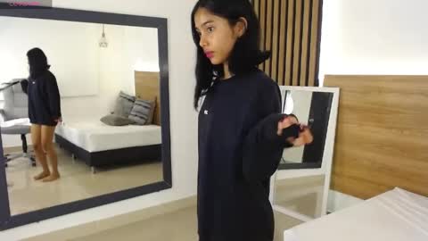 Snapshot of milaa_star chatting on April 29, 2026, 4:05 am milaa_star online show from April 29, 2026, 4:05 am