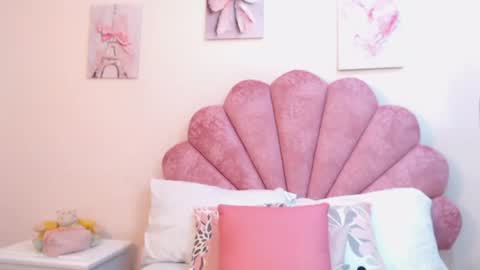 Snapshot of milaaadams chatting on June 13, 2026, 10:35 am mila online show from June 13, 2026, 10:35 am