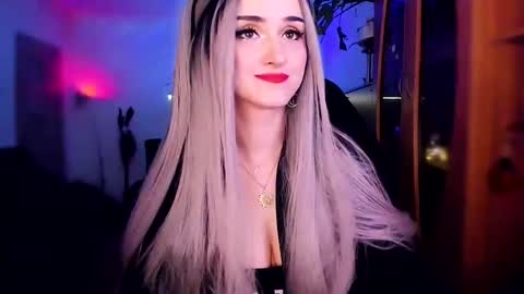 Snapshot of miladyjolie chatting on January 8, 2025, 12:38 am MiladyJolie online show from January 8, 2025, 12:38 am