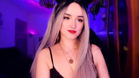 Snapshot of miladyjolie chatting on January 22, 2025, 4:13 am MiladyJolie online show from January 22, 2025, 4:13 am