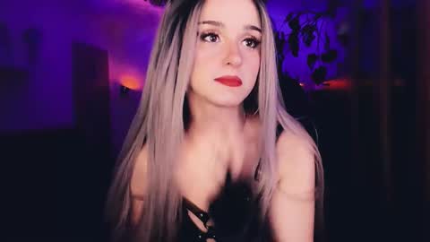 Snapshot of miladyjolie chatting on September 9, 2025, 2:22 am MiladyJolie online show from September 9, 2025, 2:22 am