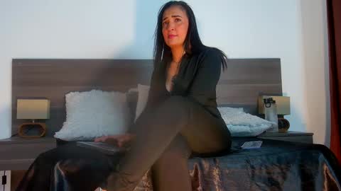 mila online show from December 4, 2025, 6:27 pm