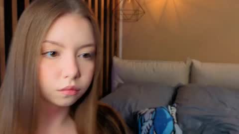 Mila online show from April 29, 2026, 3:16 pm