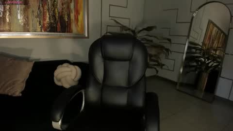 Snapshot of milalawrence_ chatting on February 27, 2026, 11:43 am Mila online show from February 27, 2026, 11:43 am