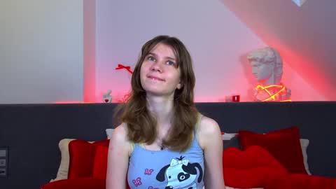 Mila online show from March 4, 2026, 6:25 pm