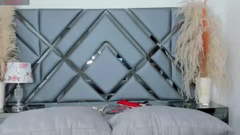 milan_lewiss online show from November 26, 2025, 1:01 pm