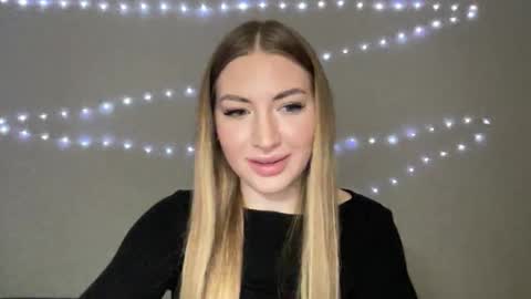 Milana online show from December 4, 2024, 7:01 pm