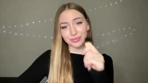 Milana online show from December 10, 2024, 1:55 pm