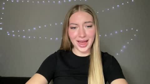 Milana online show from December 23, 2024, 7:20 pm