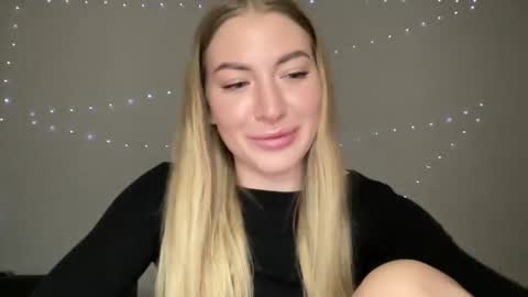 Milana online show from December 30, 2024, 7:21 pm