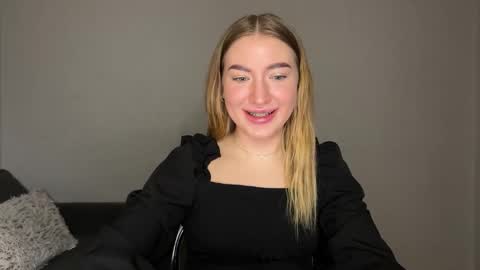 Milana online show from February 6, 2025, 5:51 pm