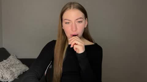 Milana online show from March 3, 2025, 6:55 pm