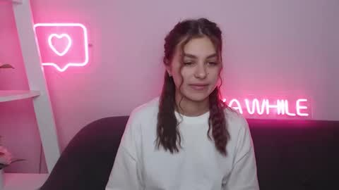 milanaangelas online show from December 6, 2024, 6:04 am