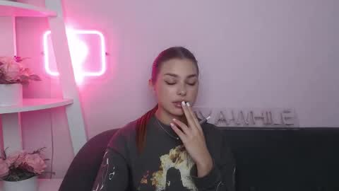 milanaangelas online show from November 30, 2025, 6:28 am