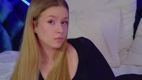 MilanaBalmain online show from November 23, 2025, 4:56 am