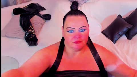 Snapshot of milanabiegert chatting on December 20, 2024, 7:17 pm Lana online show from December 20, 2024, 7:17 pm