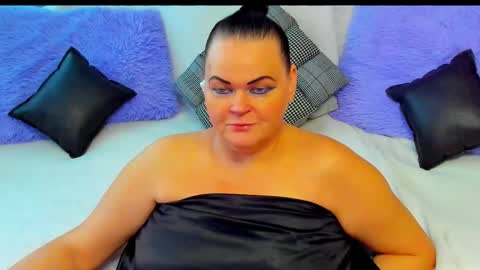 Lana online show from November 19, 2025, 6:46 am