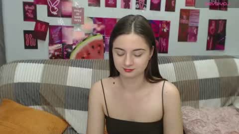 Snapshot of milanaroz chatting on July 19, 2026, 4:44 pm milanaroz online show from July 19, 2026, 4:44 pm