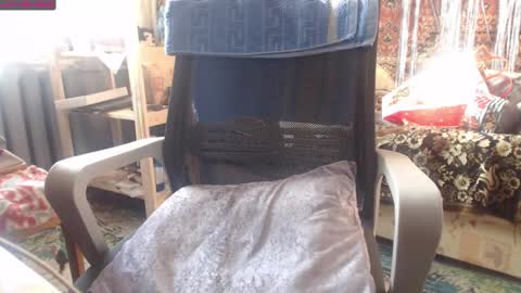 Luna-- link in bio online show from January 12, 2025, 10:23 am