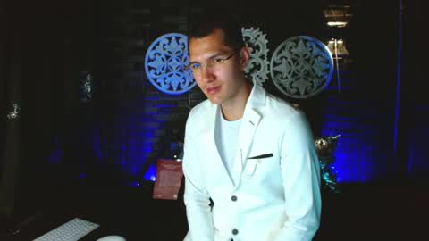 milandavid1 online show from March 28, 2026, 6:18 pm