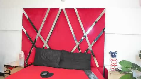 Snapshot of milanhtx2 chatting on November 3, 2025, 8:32 pm milanx2 online show from November 3, 2025, 8:32 pm