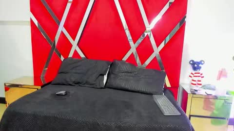 Snapshot of milanhtx2 chatting on November 8, 2025, 9:02 pm milanx2 online show from November 8, 2025, 9:02 pm