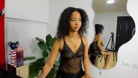 Snapshot of milanhtx2 chatting on November 10, 2025, 8:52 pm milanx2 online show from November 10, 2025, 8:52 pm