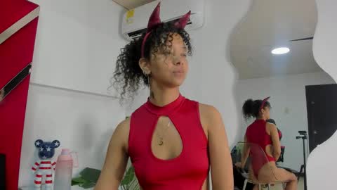 Snapshot of milanhtx2 chatting on December 2, 2025, 9:10 pm milanx2 online show from December 2, 2025, 9:10 pm