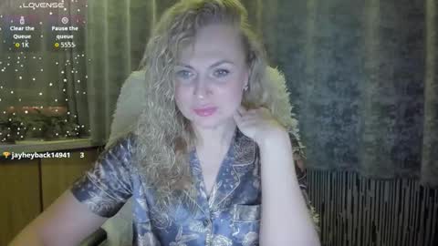 milanna_x online show from December 15, 2025, 2:32 pm