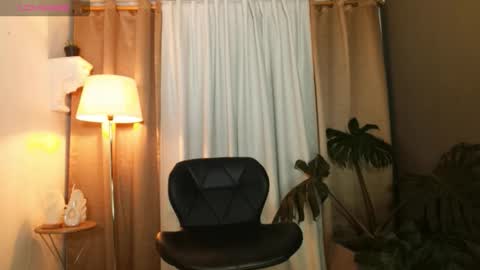 MILAN SANTANA online show from November 25, 2025, 10:54 pm