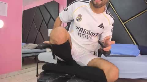 milanzaire online show from November 22, 2025, 10:31 pm