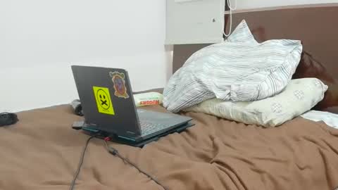 Snapshot of milatssokolov chatting on April 16, 2026, 9:39 pm Mila online show from April 16, 2026, 9:39 pm