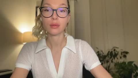 Mila online show from May 19, 2026, 4:24 pm