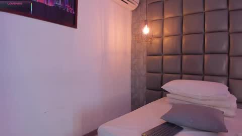 Snapshot of mile_u chatting on September 19, 2025, 3:19 am Milena online show from September 19, 2025, 3:19 am