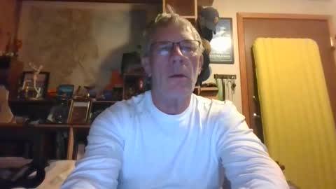 Snapshot of milehi1958 chatting on September 14, 2025, 12:37 pm Milehi1958 online show from September 14, 2025, 12:37 pm