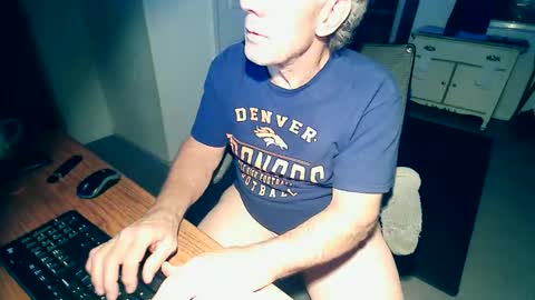 Snapshot of milehi1958 chatting on October 20, 2025, 12:44 am Milehi1958 online show from October 20, 2025, 12:44 am